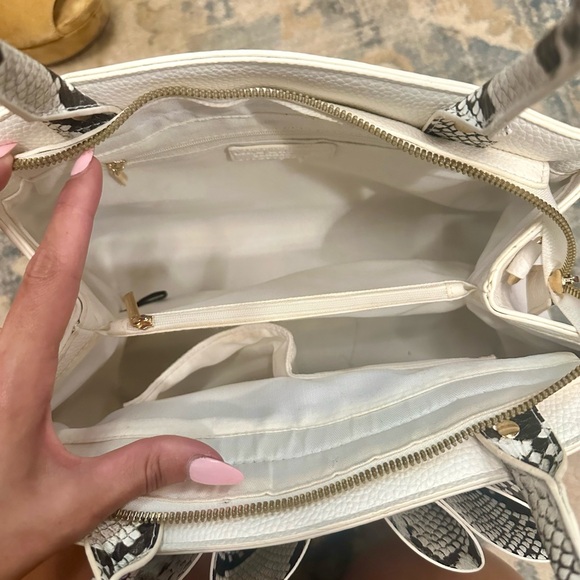 Beautiful Handbag/Shoulder Bag! - Picture 4 of 9